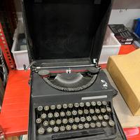 Macchina da scrivere Invicta