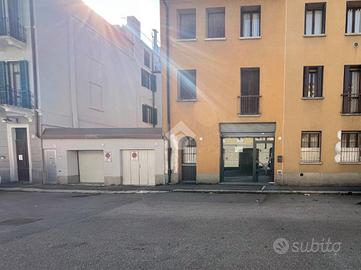 NEGOZIO A CREMONA