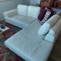 Divano in pelle bianca 