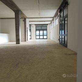 Locale uso commerciale