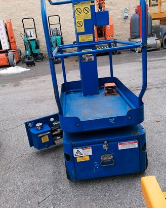 piattaforma aerea semovente verticale UP RIGHT TM1