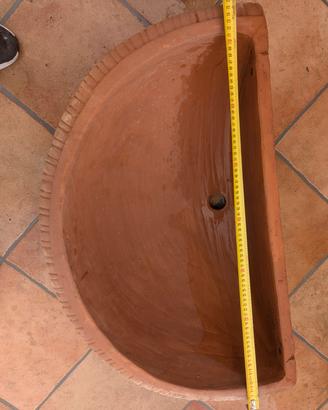 fontana in terracotta Deruta
