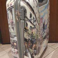 Trolley rigida mai usata