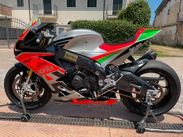 RSV4 pronto pista