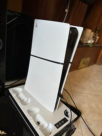 PS5 DIGITAL SLIM – CON 2 JOYSTICK E CUFFIE