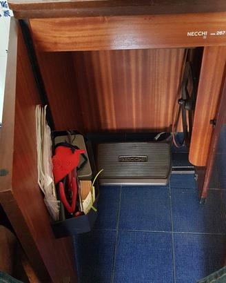 macchina per cucire NECCHI mobile