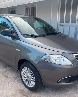Lancia Ypsilon 0.9 TwinAir 85 CV 5 porte Metano Ec