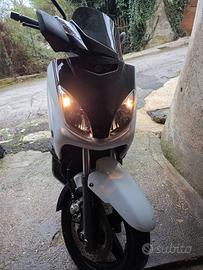  Scooter yamaha x-max 250