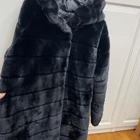 Pelliccia sintetica lunghetta, nera tg L Nuova