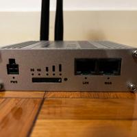 Router LTE Teltonika RUT360 - Senza alimentatore