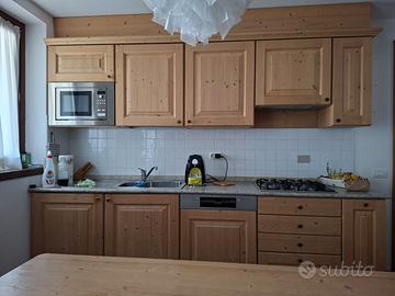 Cucina in abete spazzolatto