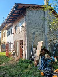 Fabbricato con terreni edificabili