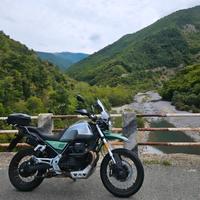 Moto Guzzi V85 TT Centenario 