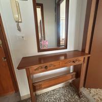 Credenza ed ingresso .