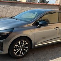 Renault Clio V E‑Tech Hybrid-2023-Full Optional