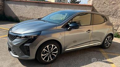 Renault Clio V E‑Tech Hybrid-2023-Full Optional