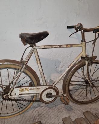 Bici d'epoca ragazza e ragazzo bici da corsa