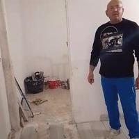 Muratore esegue ristrutturazioni