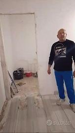 Muratore esegue ristrutturazioni