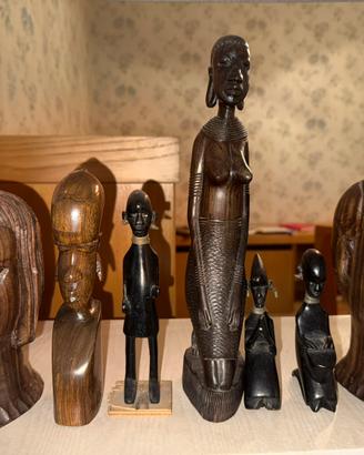 Statue in legno stile africano ed egiziano, lotto