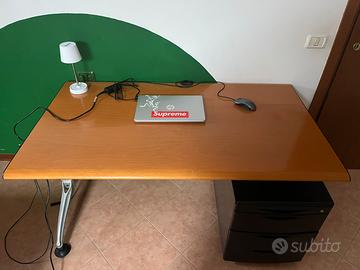 Scrivania in legno