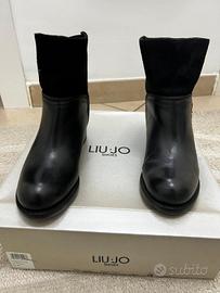 stivaletti in pelle di colore nero Liu jo