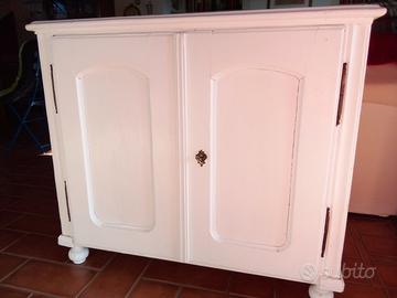 Mobile antico e porta bottiglie o vasi fiori. 