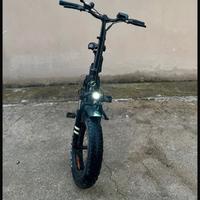 Bici elettrica argento