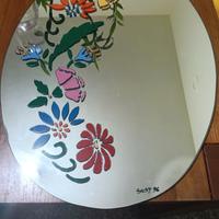 specchio tagliato a mano e dipinto  