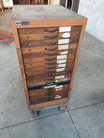 Vecchia cassettiera tipografica