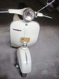 Vespa 125 Primavera con targa originale oro