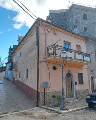Casa indipendente ammobiliata