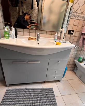 Mobiletto da bagno con lavandino