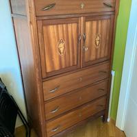 Coppia di comodini e armadio in legno