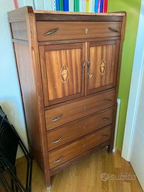 Coppia di comodini e armadio in legno