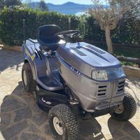 Trattorino tosaerba MTD