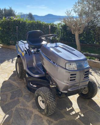 Trattorino tosaerba MTD