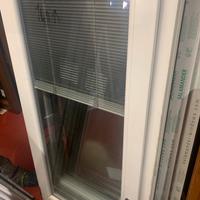 Finestra con  taparella incorporata