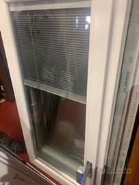 Finestra con  taparella incorporata