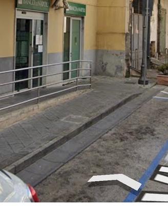 LOCALE uso commerciale