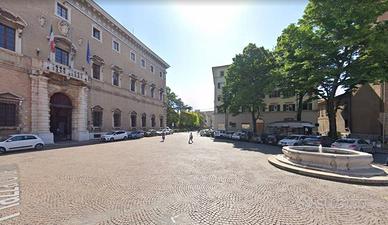 Attività / Licenza di 80 m² con 2 locali a Forlì