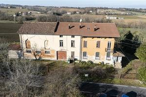 Casale Indip. con 3000 mq di giardino a Fidenza