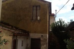 Tipica casetta di paese + rustichino