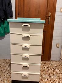 Cassettiera e 4 sedie Salvarani