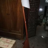 Piantana Design  in ciliegio