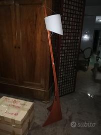 Piantana Design  in ciliegio