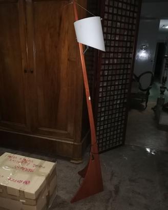 Piantana Design  in ciliegio