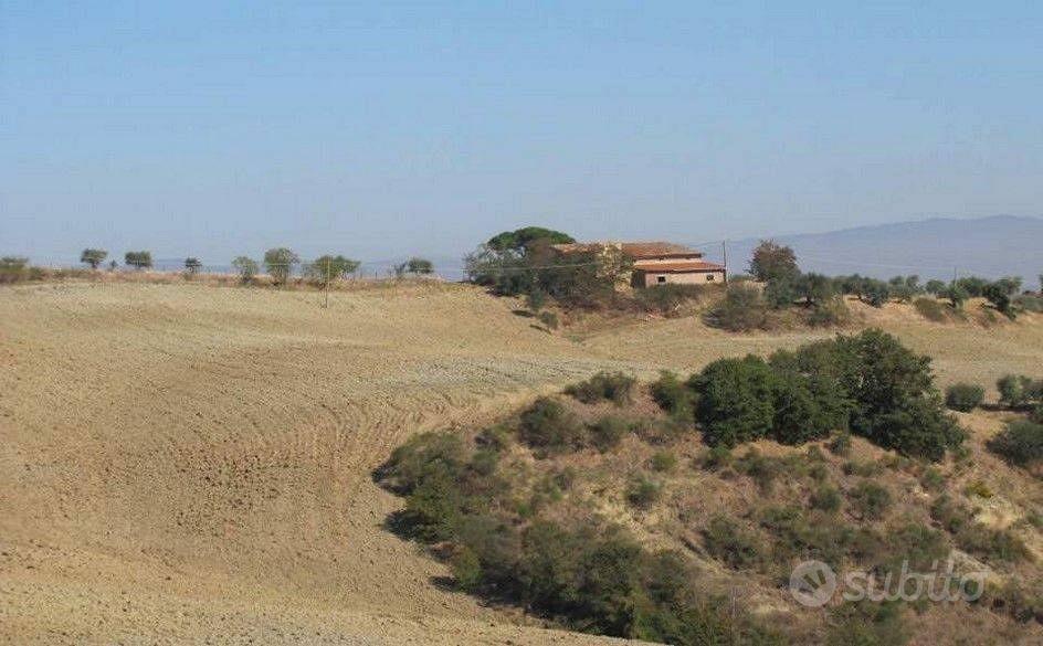 Rustico / Casale di 600 m² con box auto a Torrita - Vista 3