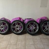 Mercedes 4 cerchi Amg con 4 gomme estive Pirelli