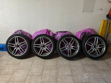 Mercedes 4 cerchi Amg con 4 gomme estive Pirelli